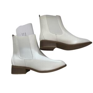 Shoe Dazzle NWT Women's 9.5 Vernetta-E SD White Faux Leather Booties 90's Retro